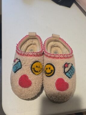 Laundry by Design Pink Cream Kids Slippers with Hearts, Cupcakes & Smileys